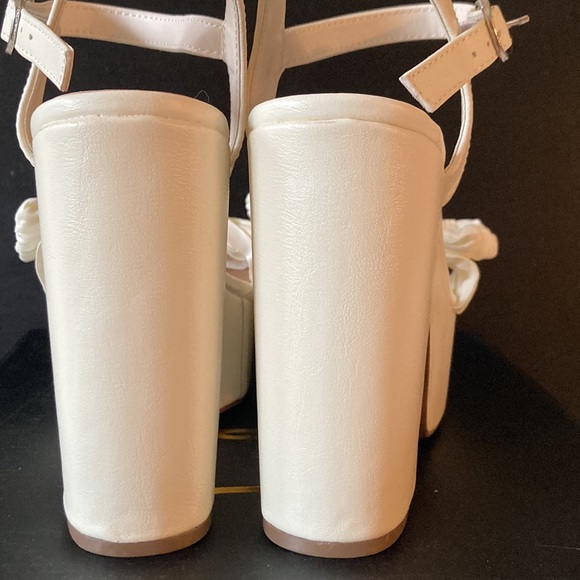 Lylus wedges with fabric bow sandals Size 7/37 NWT - Picture 3 of 4